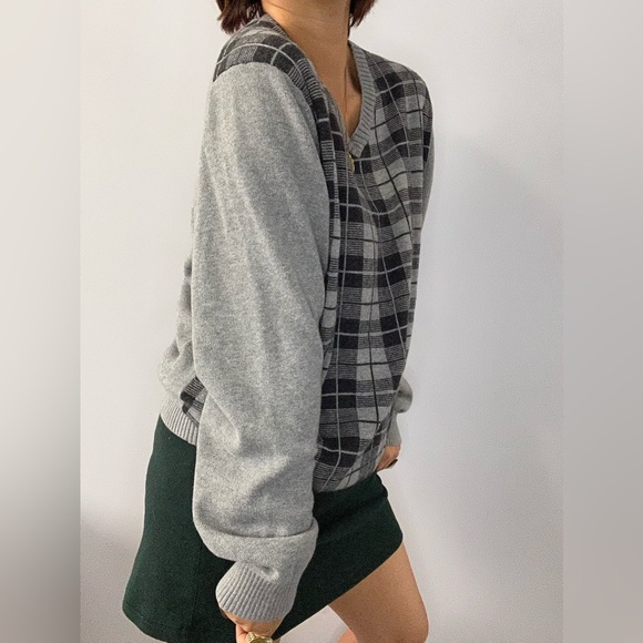 Vintage Tommy Hilfiger Sweater 🖤🤍 - Picture 4 of 5